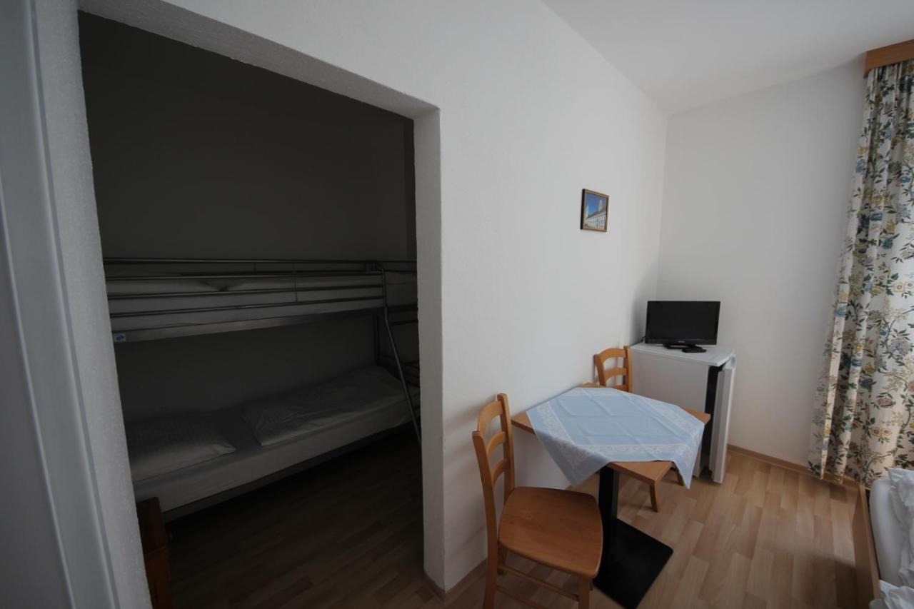 Kleinmünchen Garni Hotel 2*