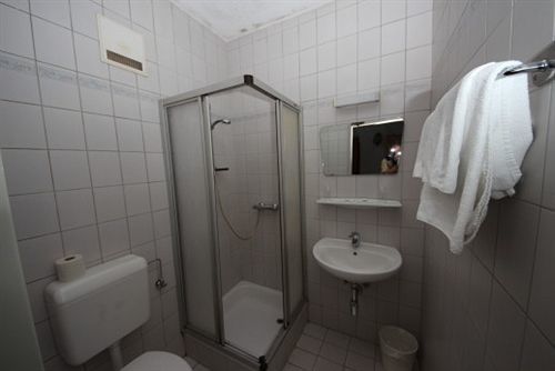 Kleinmünchen Garni 2*