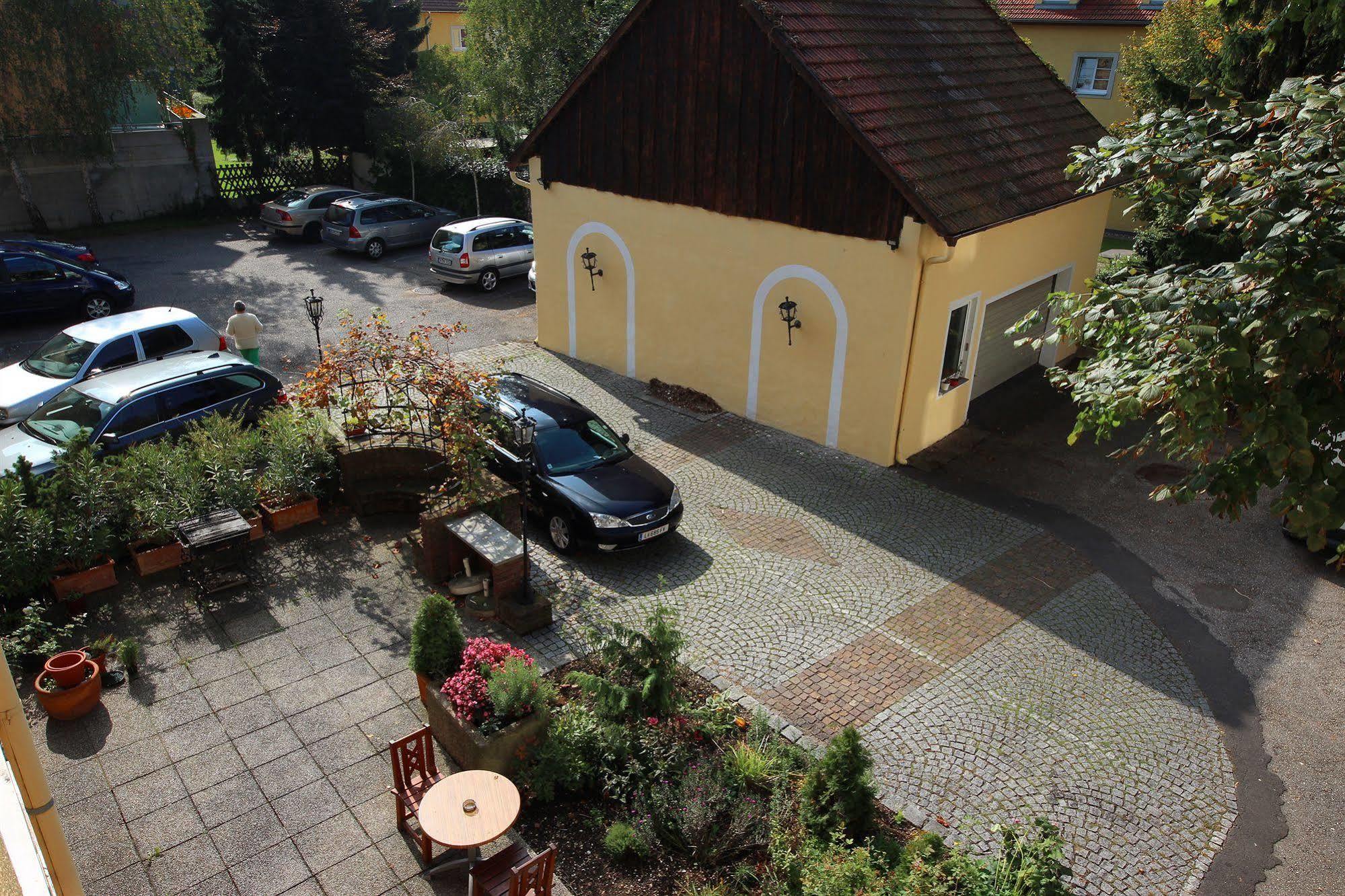Kleinmünchen Garni Hotel 2*